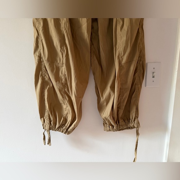 Lululemon Lightweight Adjustable Mid-Rise Cargo Pant in Filbert Tan Size Large - Picture 10 of 16